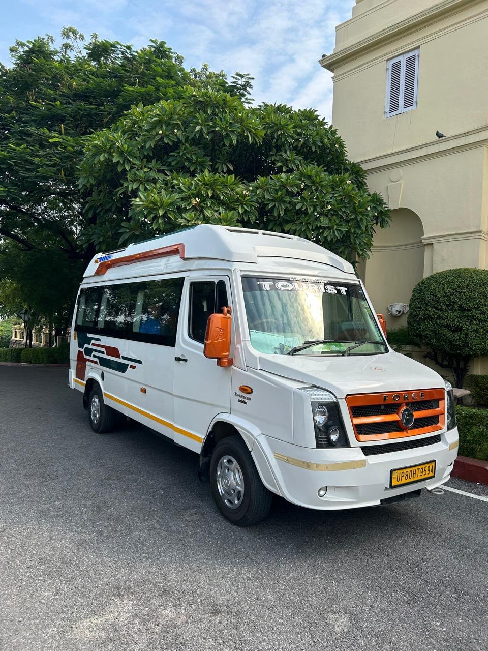 Force Tempo Traveller