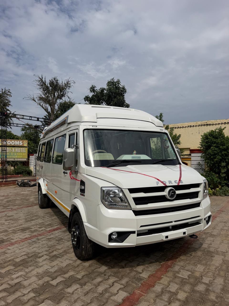 Force Tempo Traveller